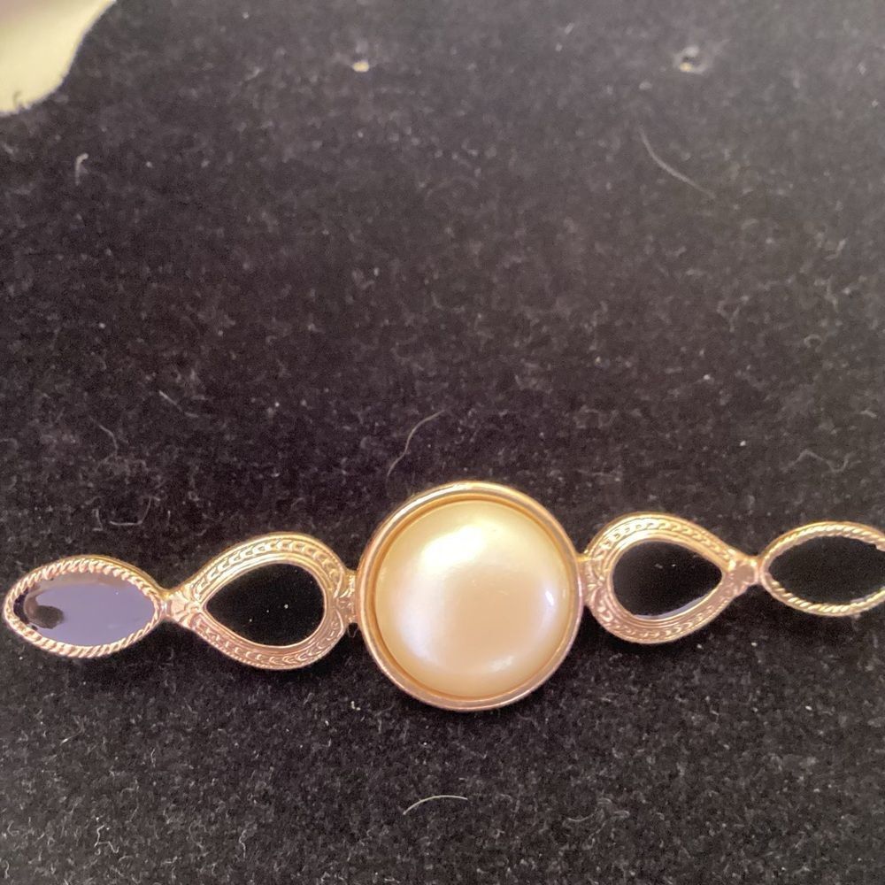 Goldtone Pin with Faux White Mabe Pearl and  Black Enamel - Picture 3 of 6